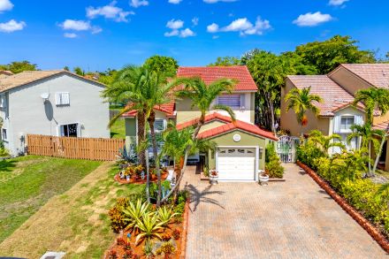 Single Family Sold by Adriana Paula.